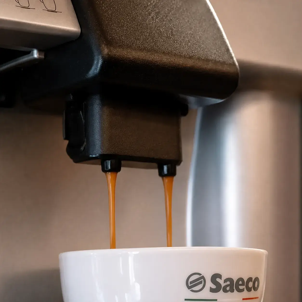 Espresso dengan crema sempurna yang dihasilkan Saeco Vienna de Luxe setelah 20 tahun